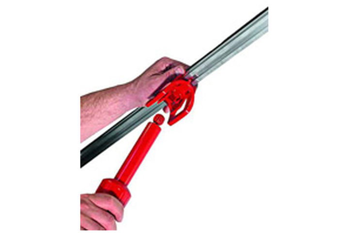 ZipWall Dichtschienen - Aufbauanleitung Bei grossen Abständen (>150 cm) Dichtschienen überlappend einsetzen.